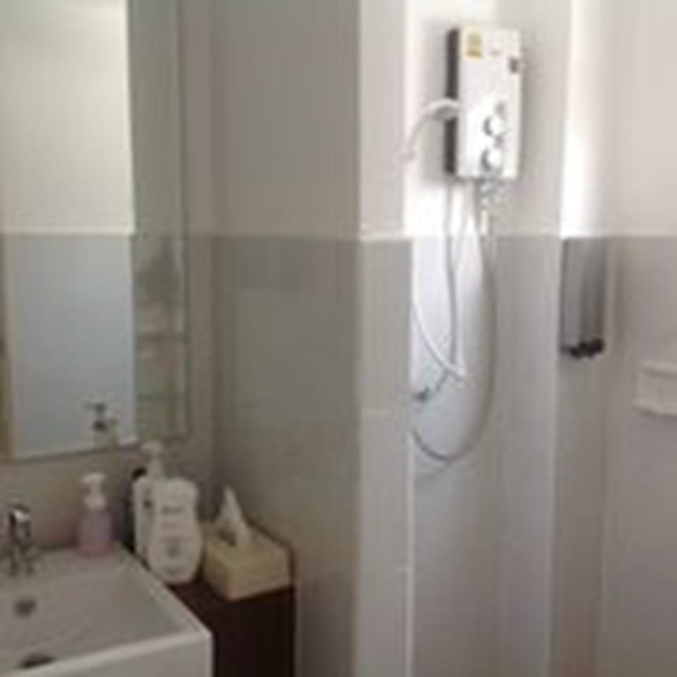 Shower, towels