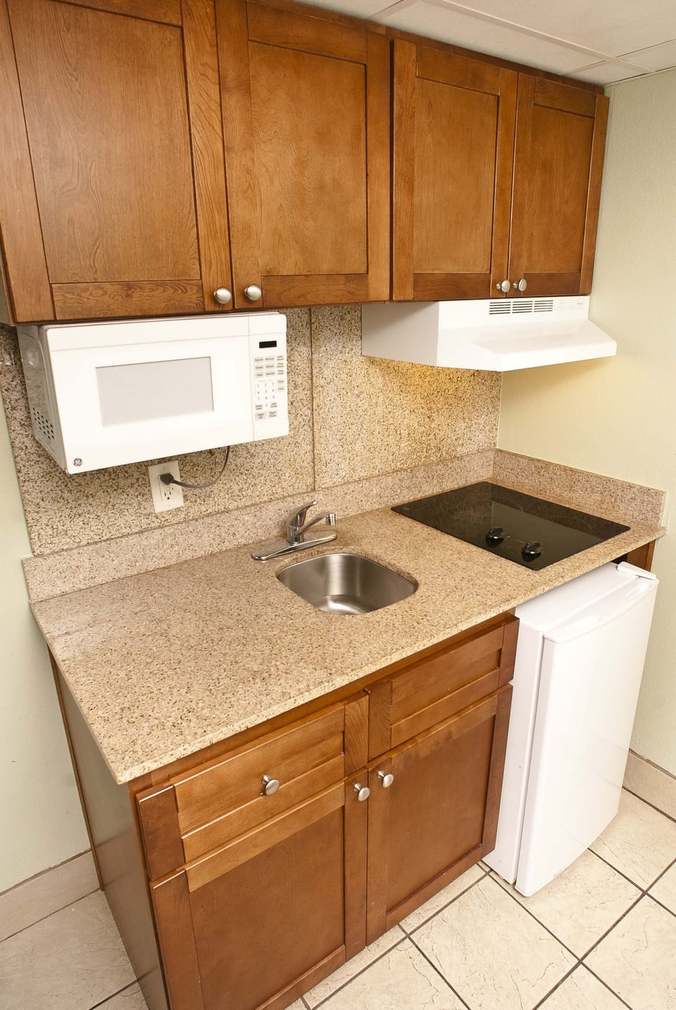Standard Room, 2 Double Beds, Kitchenette, Ocean View | Private kitchen | Mini-fridge, microwave, coffee/tea maker