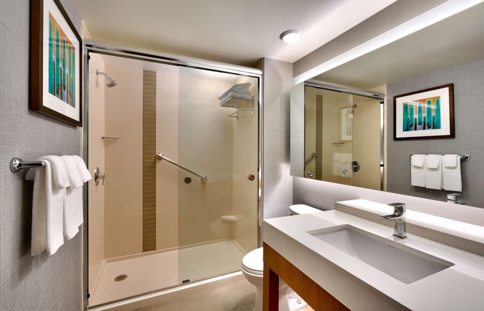 Combined shower/tub, designer toiletries, hair dryer, towels