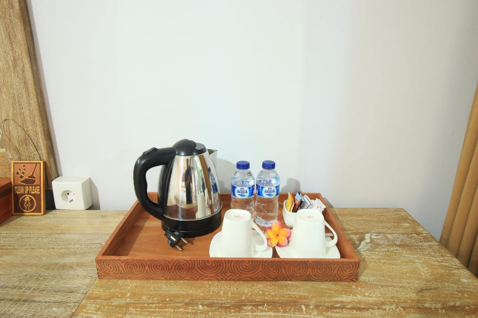 Coffee/tea maker, electric kettle