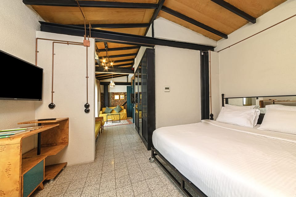Desing Suite with Balcony | 1 bedroom, premium bedding, minibar, in-room safe