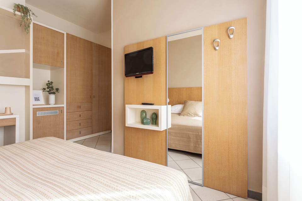 In-room safe, desk, free WiFi, bed sheets