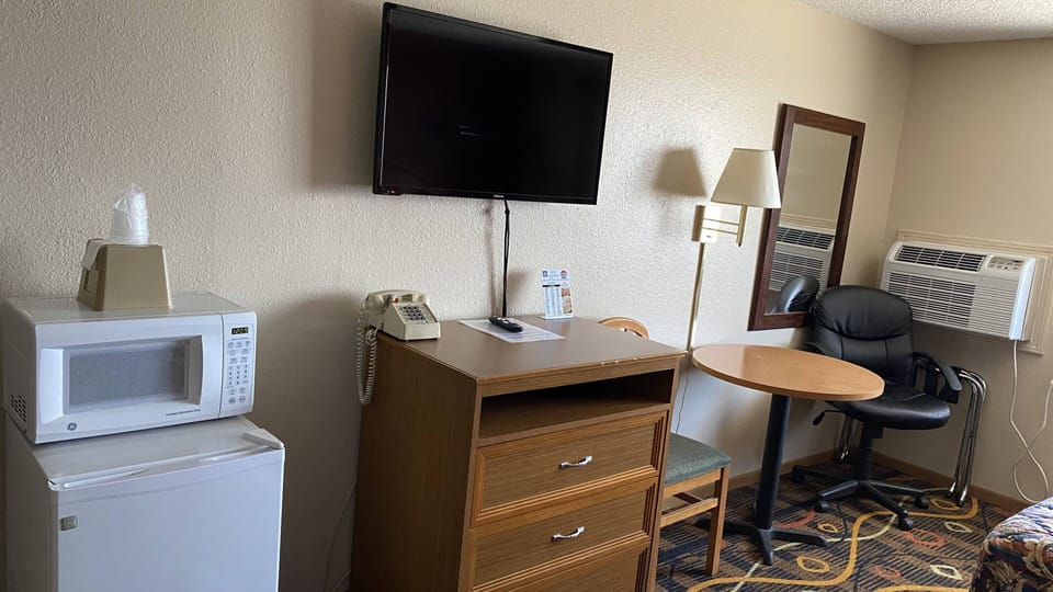 Double Room, 2 Queen Beds | Mini-refrigerator