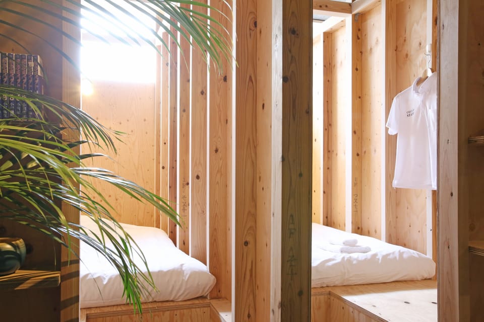 Free WiFi, bed sheets