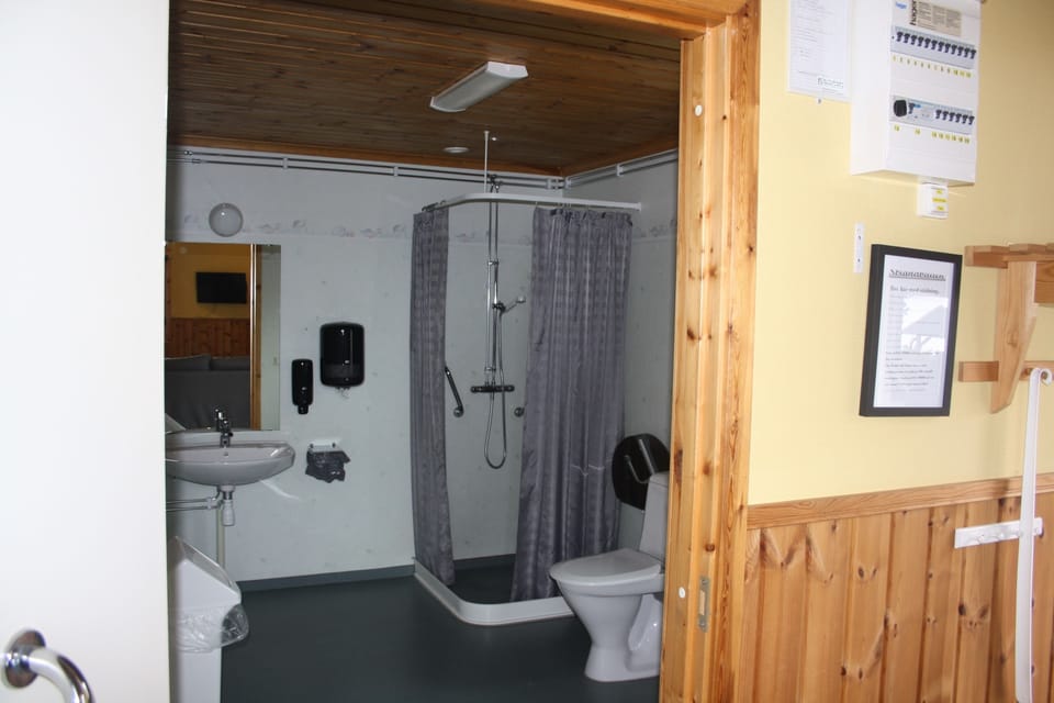 Classic Cabin, 1 Bedroom, Private Bathroom, Lake View | Bathroom | Shower, towels