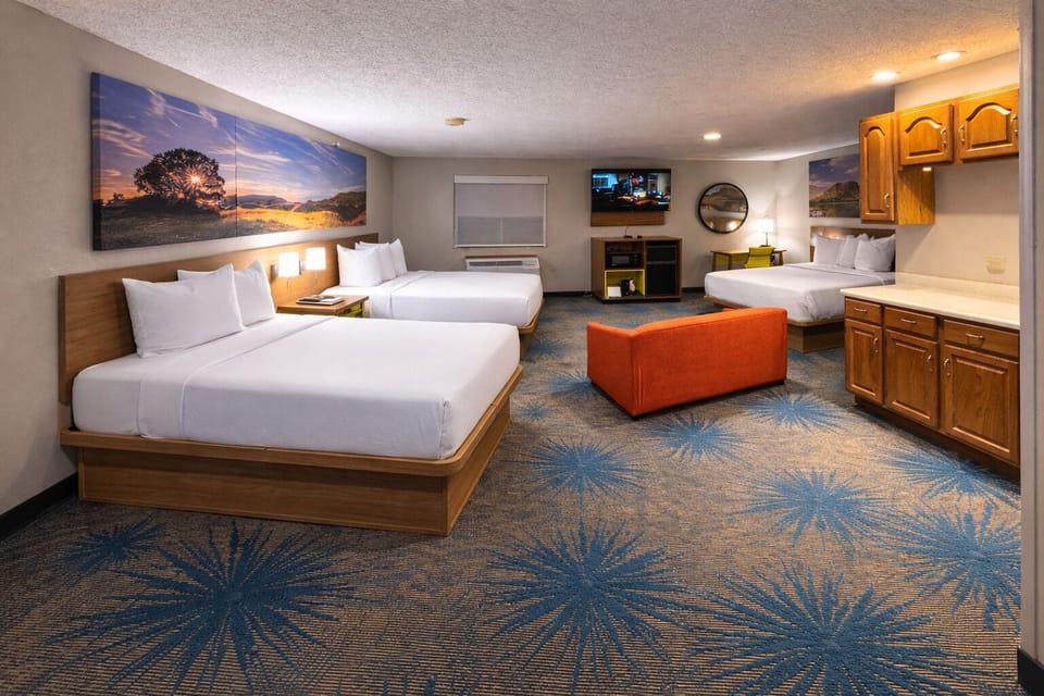 Studio Suite, Multiple Beds, Non Smoking | Individually decorated, soundproofing, iron/ironing board, rollaway beds