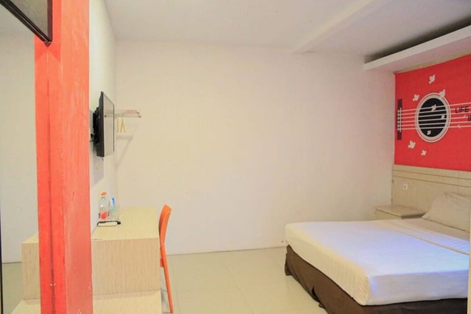 Superior Queen Bed | Premium bedding, in-room safe, desk, free WiFi