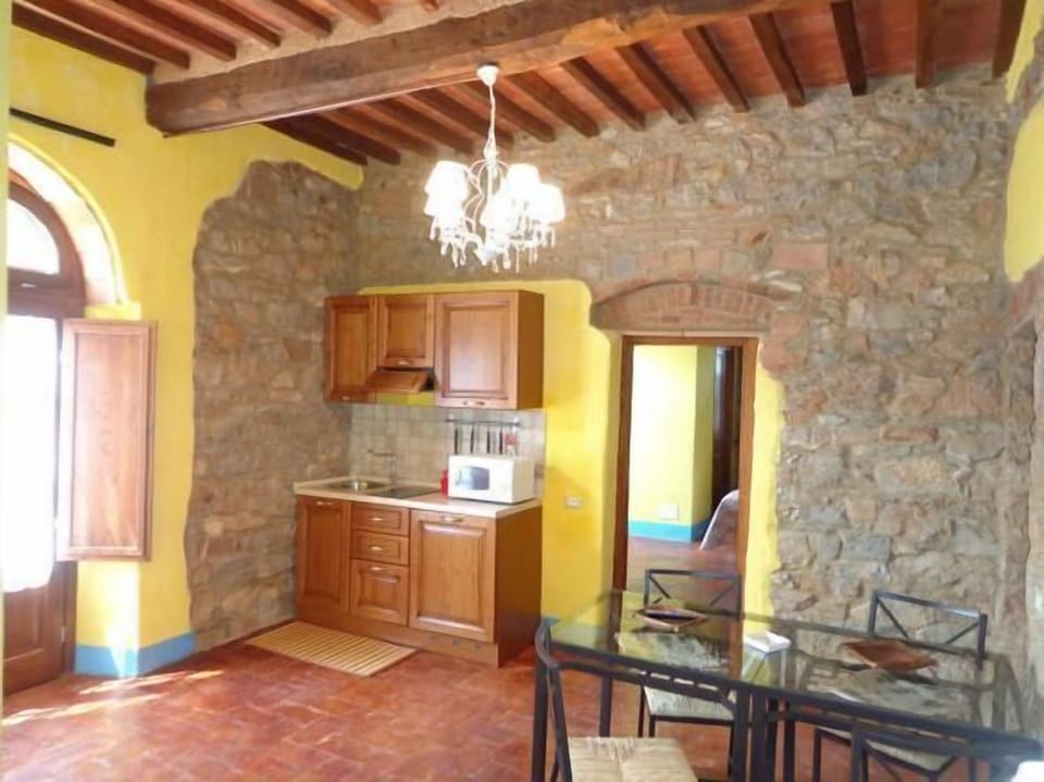 Studio, Kitchenette | Private kitchenette | Stovetop, coffee/tea maker, electric kettle, cookware/dishes/utensils