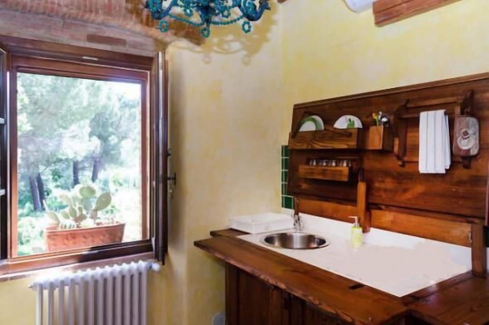 Studio, Kitchenette | Private kitchenette | Coffee/tea maker, stovetop, electric kettle, cookware/dishes/utensils