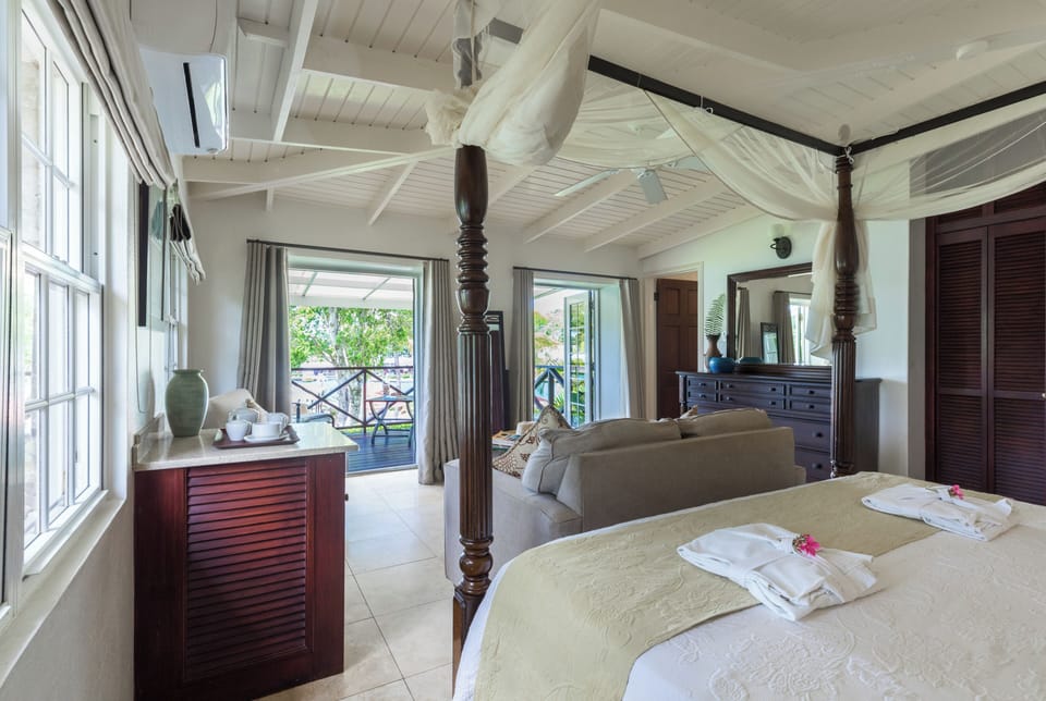 Deluxe Room, 1 Bedroom, Balcony, Harbor View | Minibar, in-room safe, desk, soundproofing
