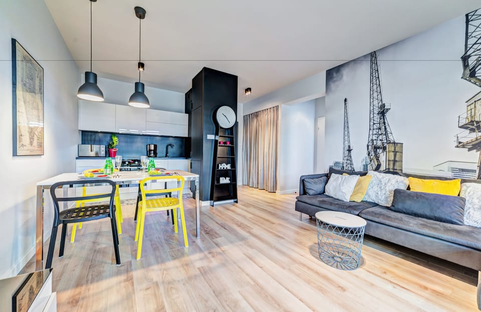 Apartment (Yellowston) | Living room | 50-inch flat-screen TV with cable channels, TV