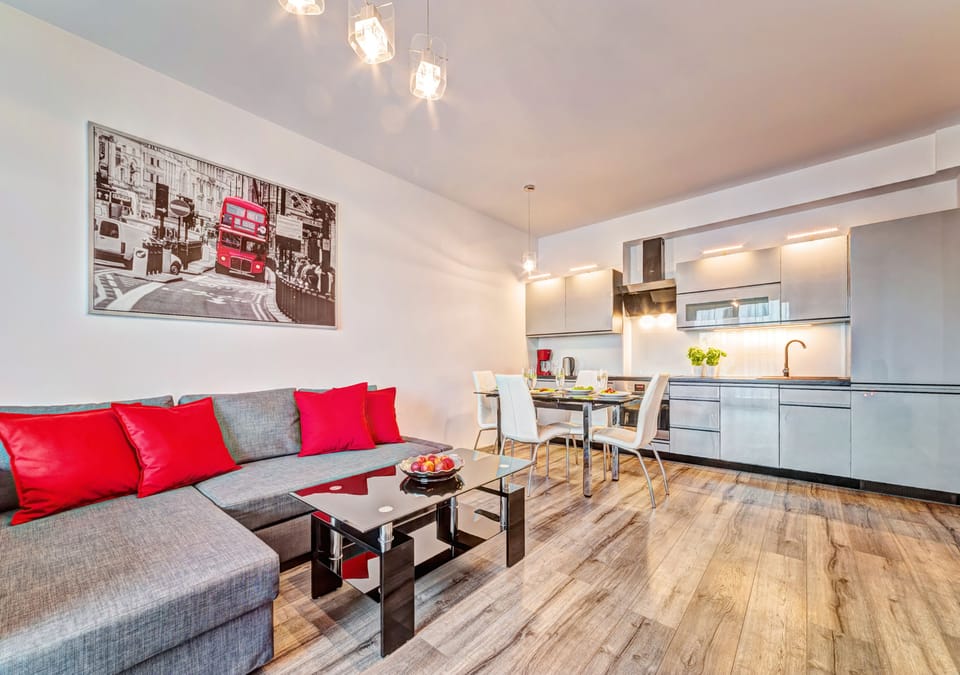 Apartment (London) | Living area | 50-inch flat-screen TV with cable channels, TV