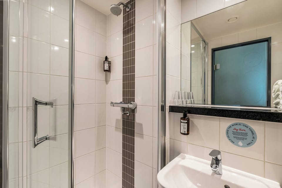 Shower, free toiletries, hair dryer, towels