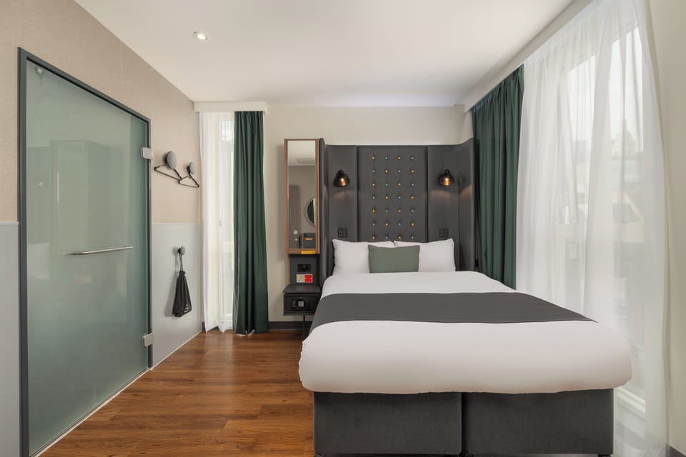 Accessible Double with Window | In-room safe, desk, laptop workspace, blackout drapes