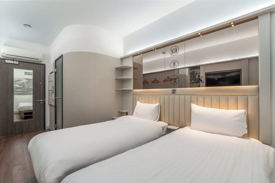 Classic Twin without Window | Premium bedding, in-room safe, desk, blackout drapes