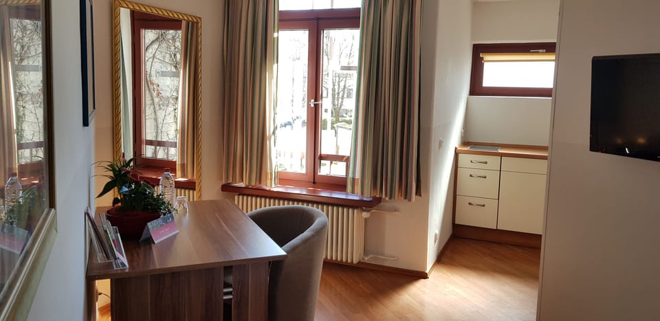 Deluxe Single Room | Desk, blackout drapes, iron/ironing board, free WiFi