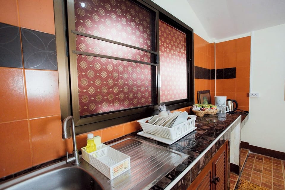 2 Bedroom House | Desk, laptop workspace, blackout drapes, soundproofing