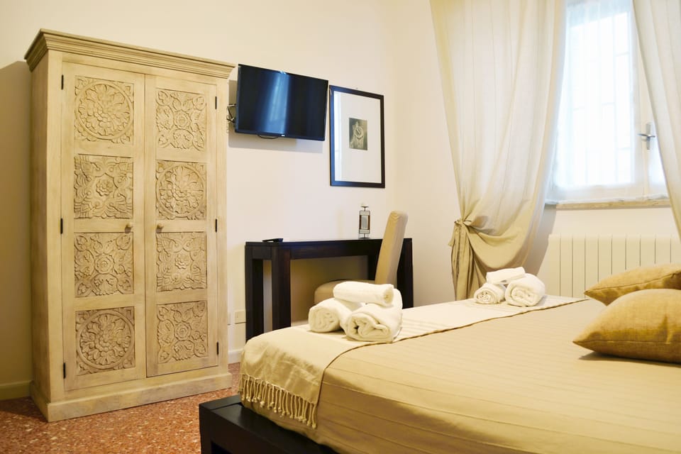 Premium bedding, free minibar items, in-room safe, desk