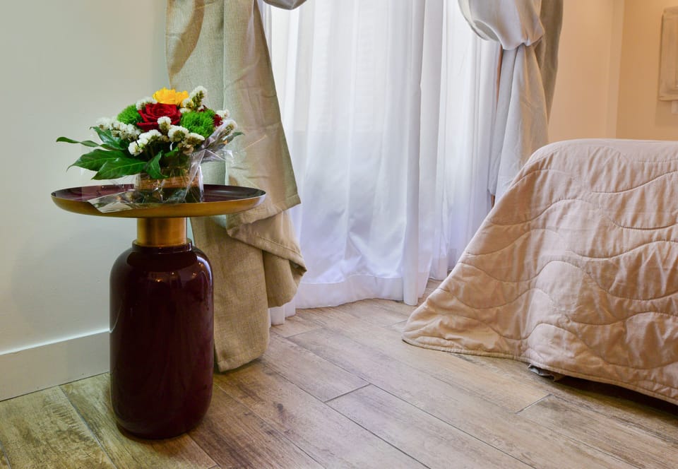 Double Room | Down comforters, pillowtop beds, in-room safe, individually furnished