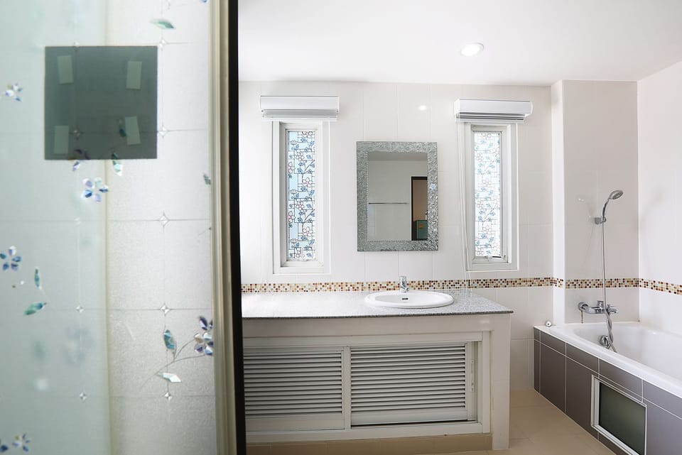 Shower, free toiletries, hair dryer, towels