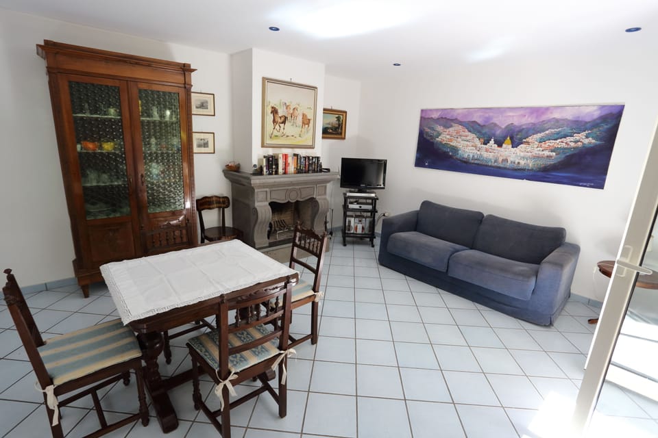 Comfort Apartment | Living area | Flat-screen TV