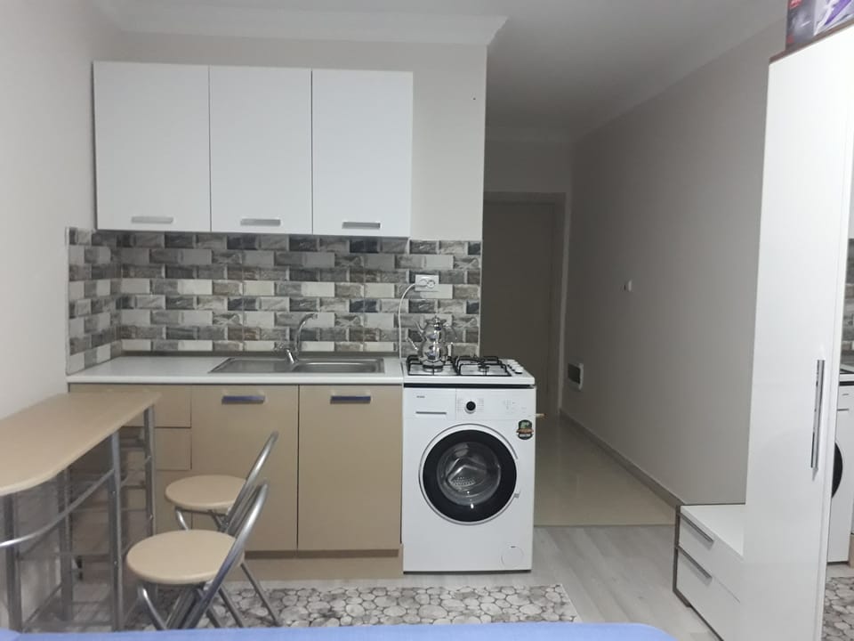 Single Room | Private kitchen | Fridge, electric kettle, cookware/dishes/utensils