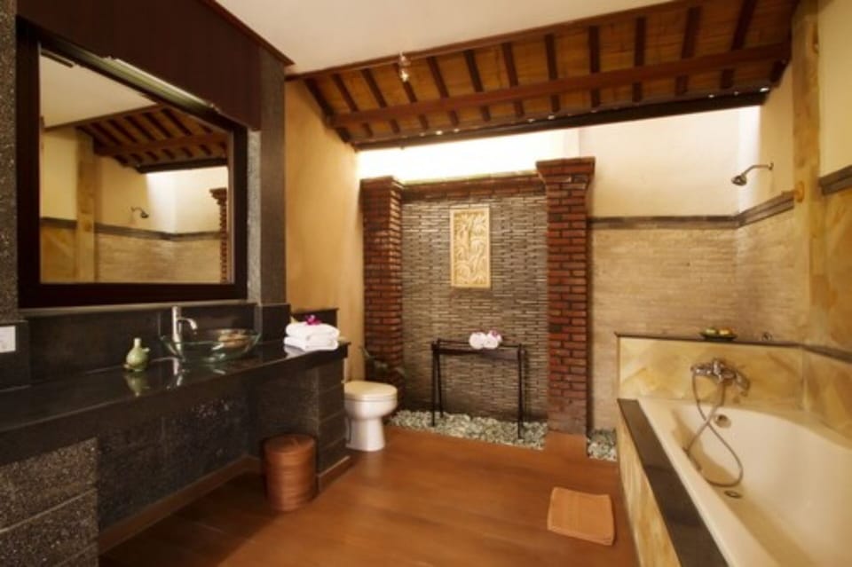 Deluxe Garden Villa | Bathroom | Separate tub and shower, deep soaking tub, rainfall showerhead