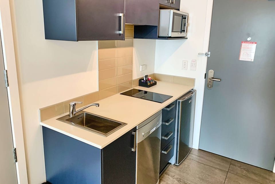 Studio, Non Smoking (Apartment) | Bathroom | Shower, free toiletries, hair dryer, towels