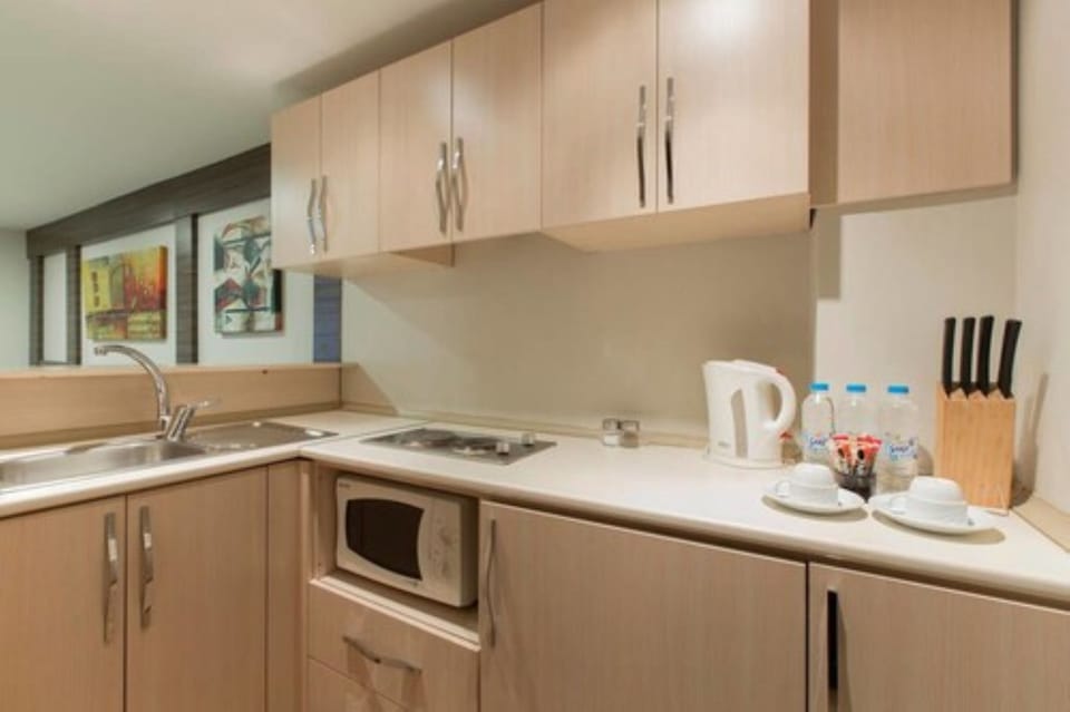 Family Suite, Kitchen | Private kitchenette | Fridge, electric kettle