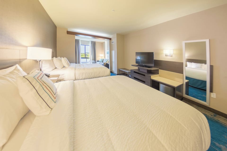 Suite, Multiple Beds | Premium bedding, desk, iron/ironing board, free cribs/infant beds