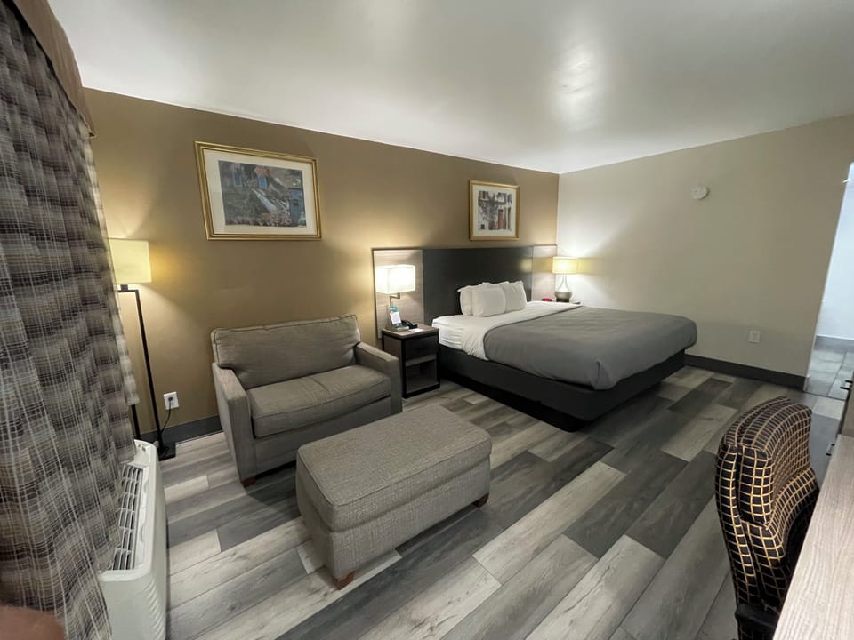 In-room safe, desk, iron/ironing board, free WiFi