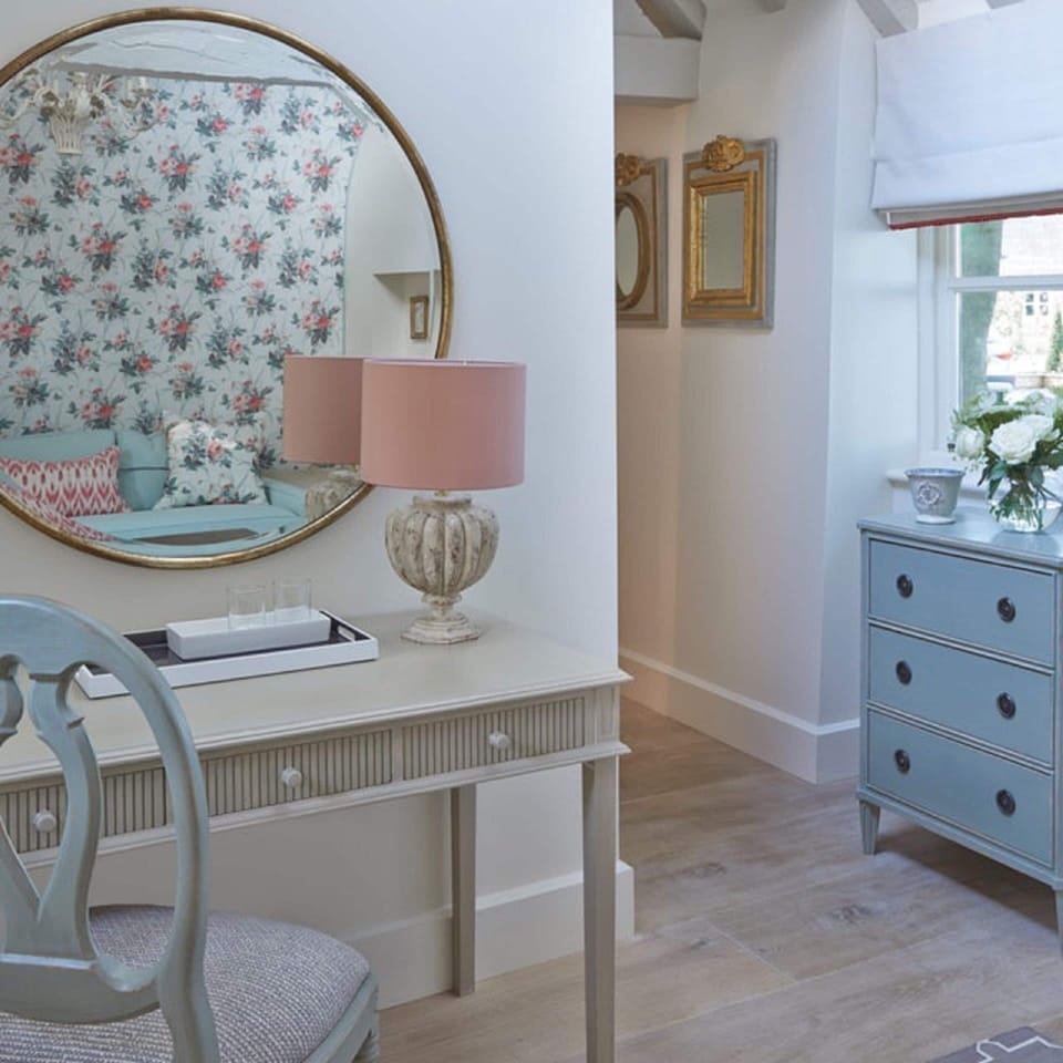 Premium bedding, in-room safe, individually decorated