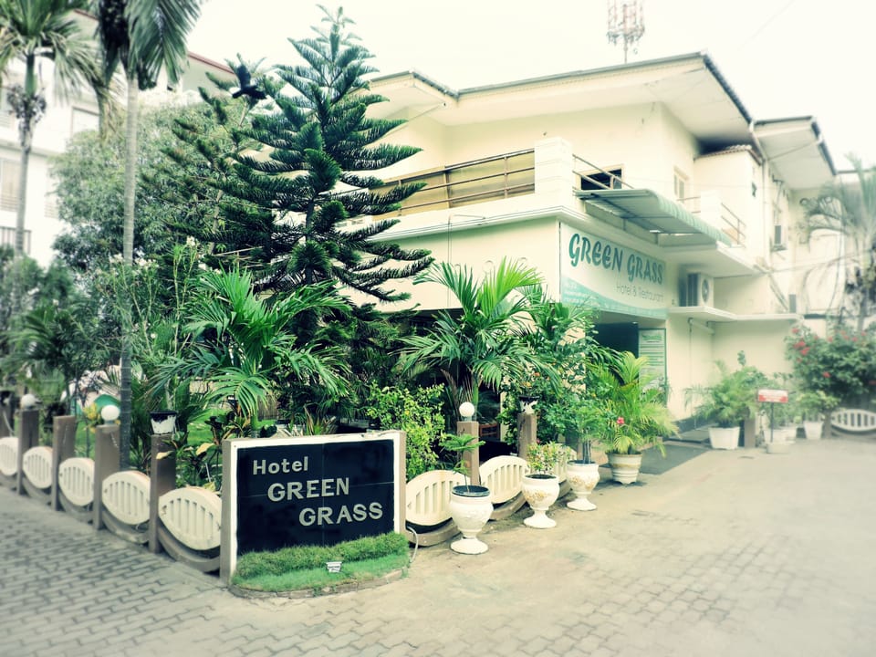 Green Grass Hotel in Sri Lanka