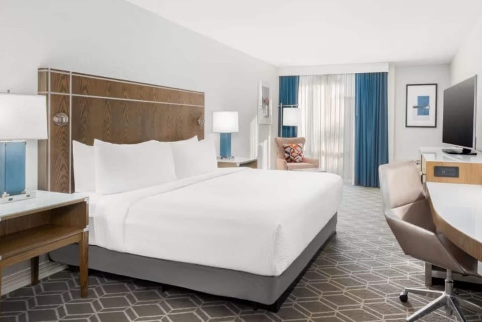 Room, 1 King Bed, Non Smoking | In-room safe, desk, laptop workspace, blackout drapes