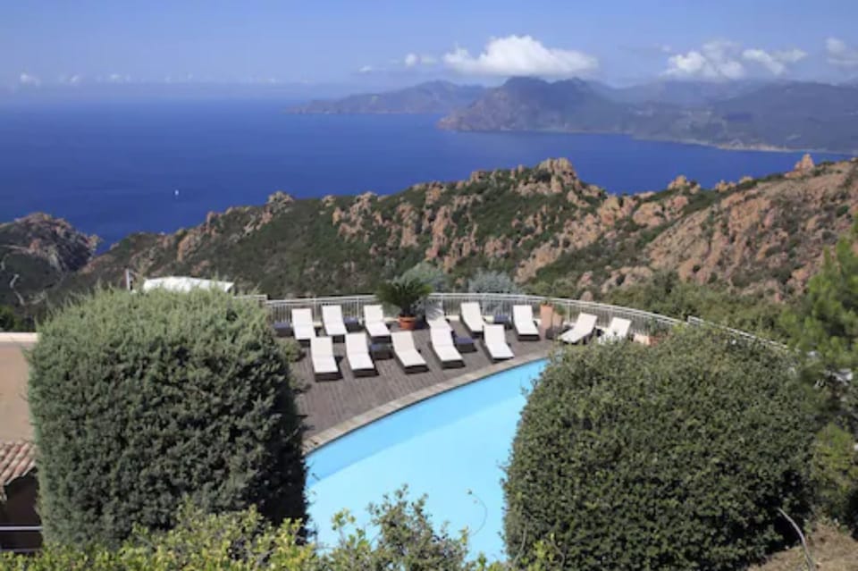 Seasonal outdoor pool, pool umbrellas, sun loungers