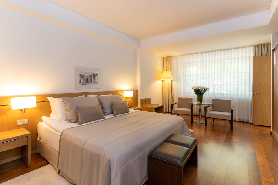 Suite | Minibar, in-room safe, desk, iron/ironing board