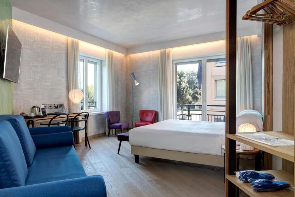Minibar, in-room safe, iron/ironing board, free WiFi