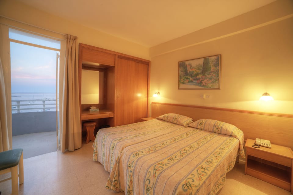 Standard Room, Sea View | In-room safe, blackout drapes, iron/ironing board, free WiFi