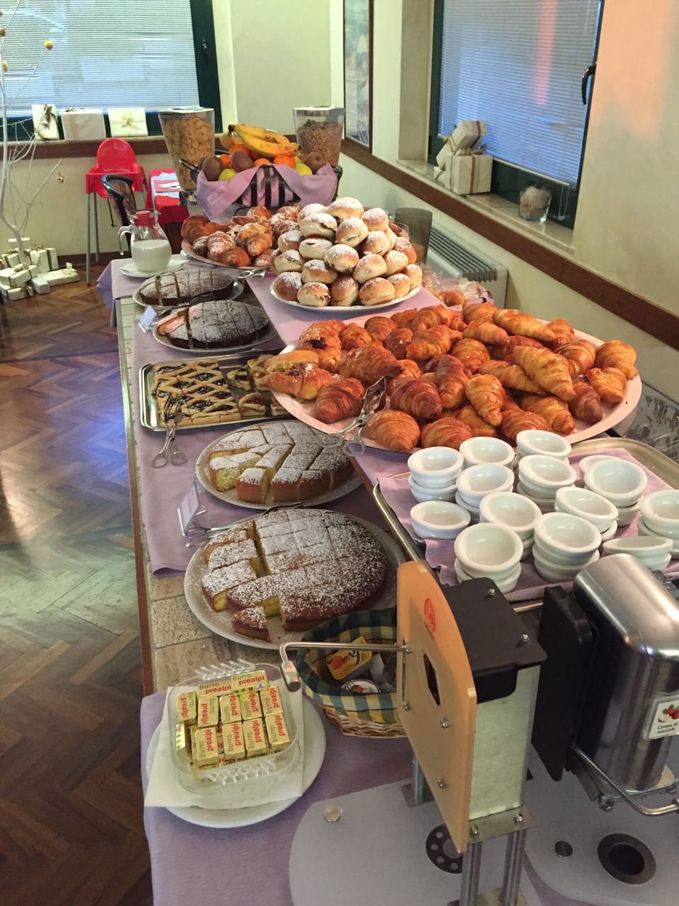 Free daily buffet breakfast