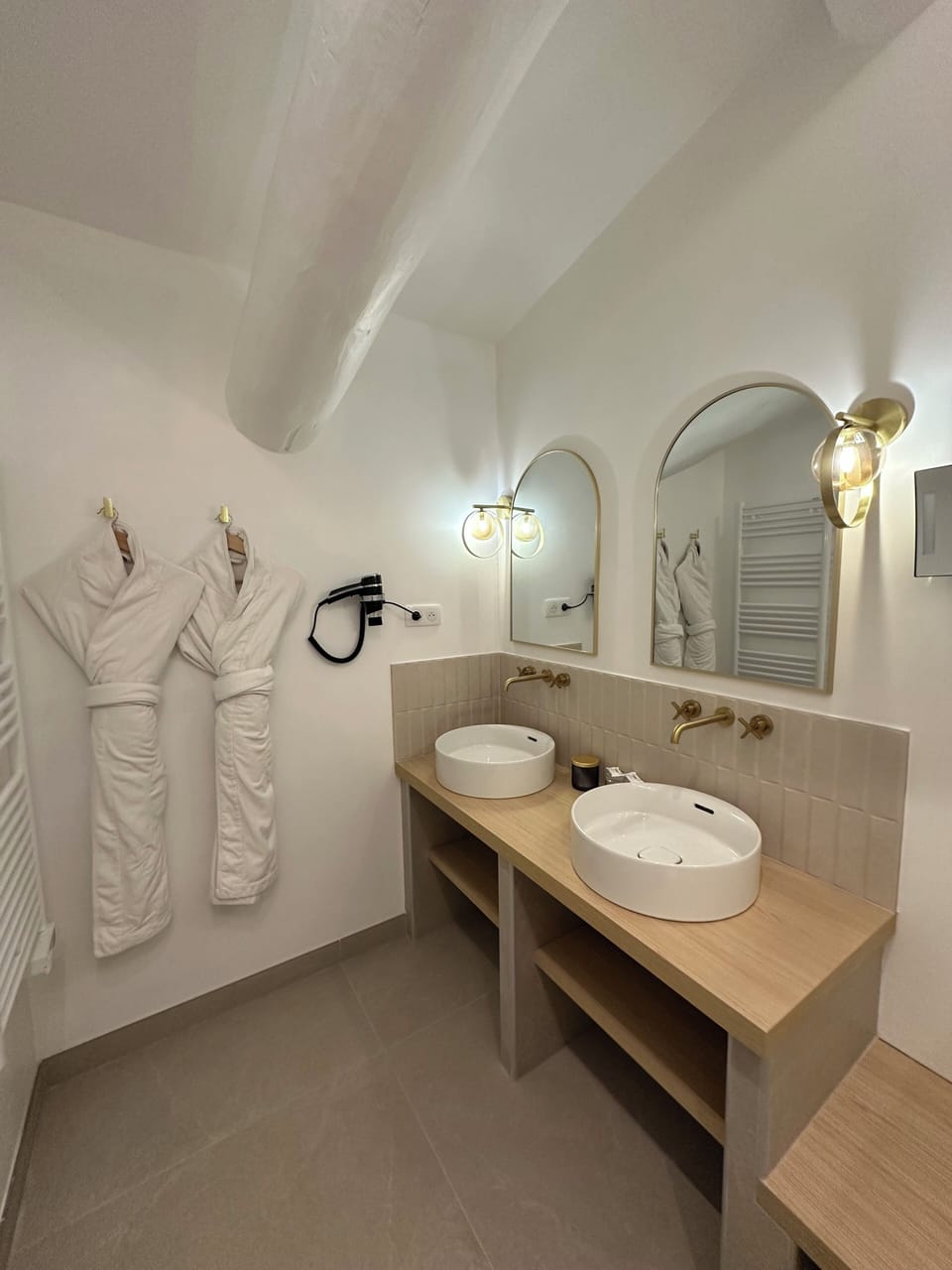 Double Room, 1 Queen Bed, City View | Bathroom | Hydromassage showerhead, eco-friendly toiletries, hair dryer, bathrobes