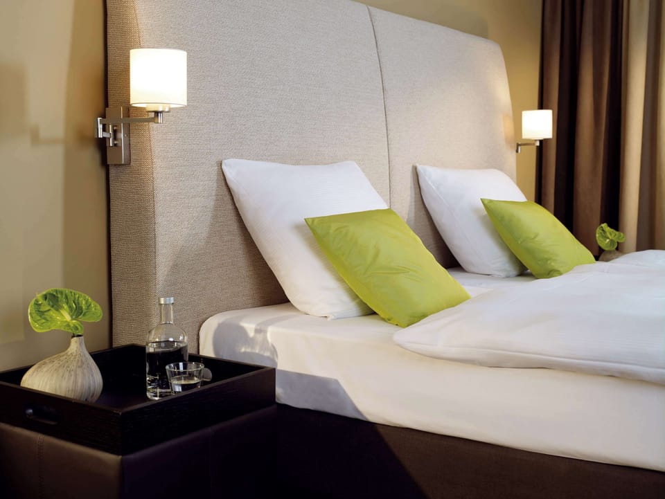 Deluxe Room, 1 King Bed | Premium bedding, pillowtop beds, minibar, in-room safe