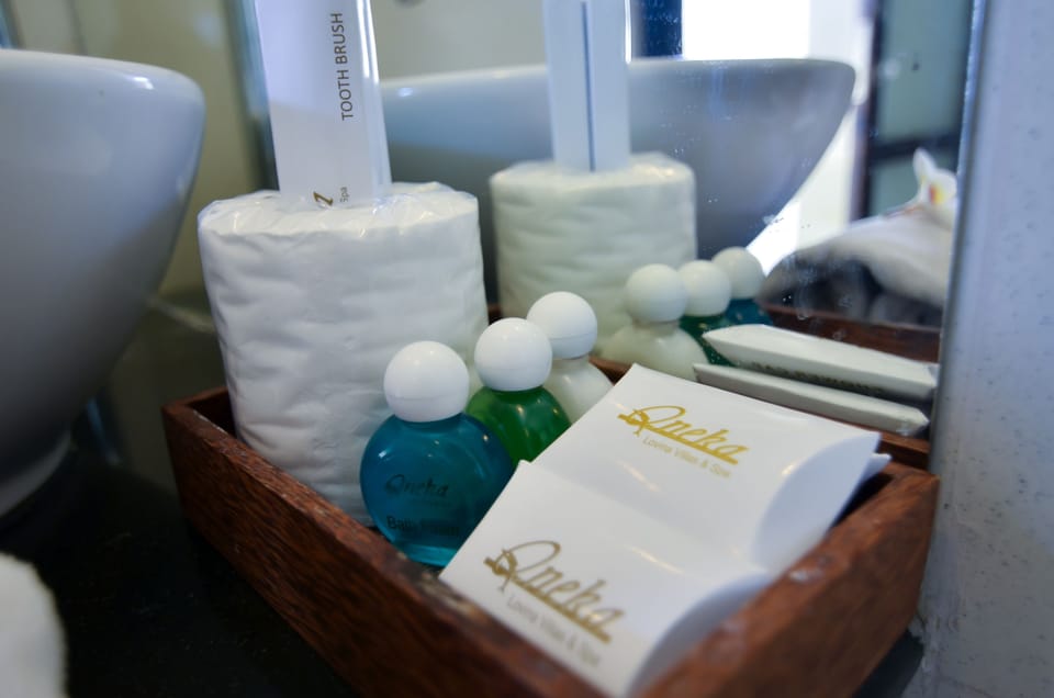 Superior Room | Bathroom | Bathtub, free toiletries, slippers, towels