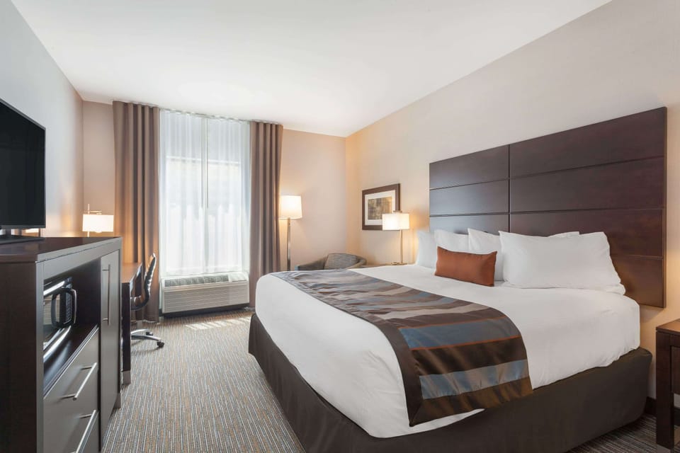 Premium bedding, pillowtop beds, in-room safe, desk