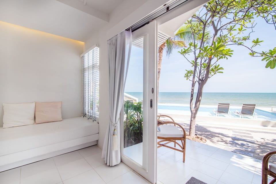 One Bedroom Beachfront Pool access | Minibar, in-room safe, individually decorated, rollaway beds