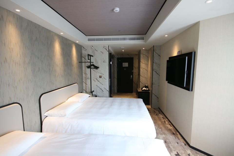 Triple Room | In-room safe, blackout drapes, free WiFi, bed sheets