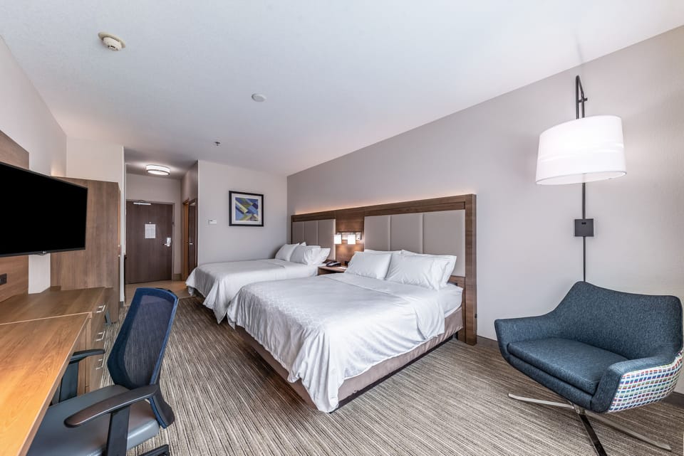 In-room safe, desk, laptop workspace, blackout drapes