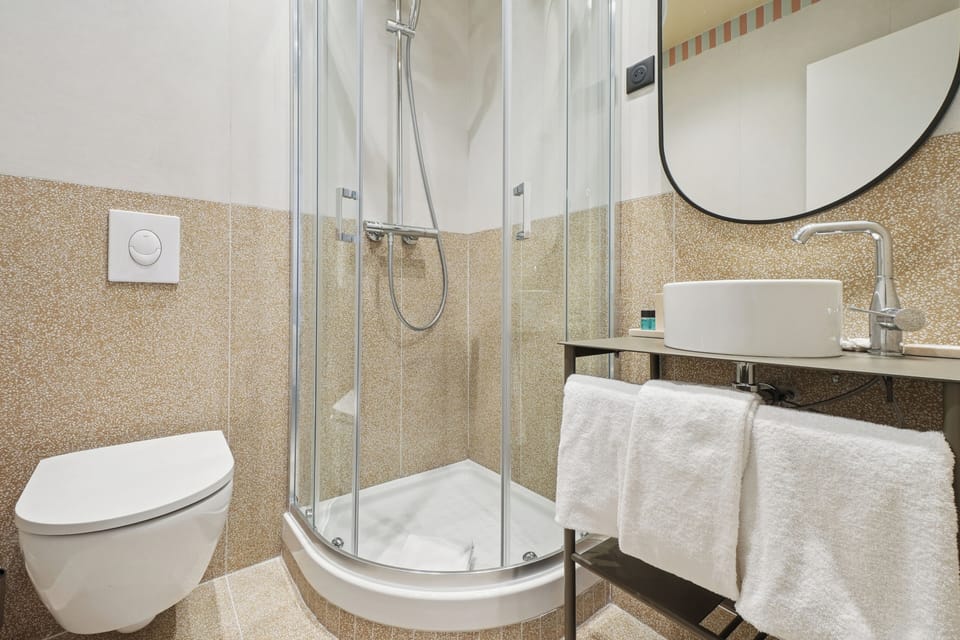 Design Double Room | Bathroom | Free toiletries, hair dryer, towels