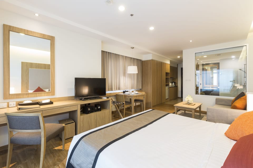 Studio | In-room safe, desk, blackout drapes, free WiFi