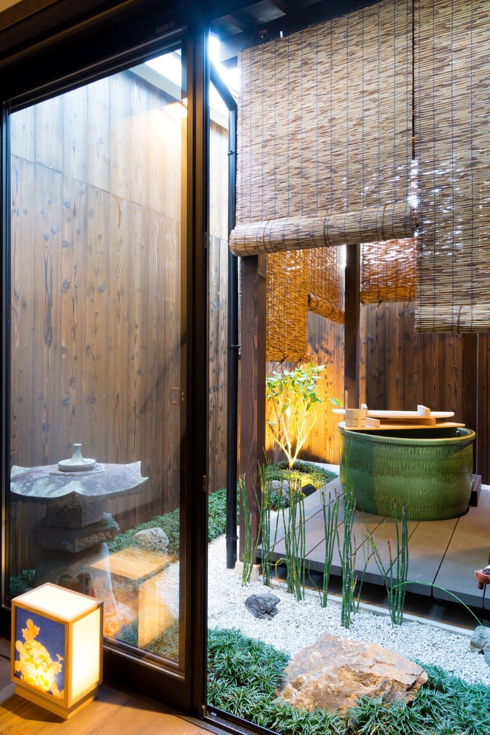Separate tub and shower, deep soaking tub, free toiletries, hair dryer