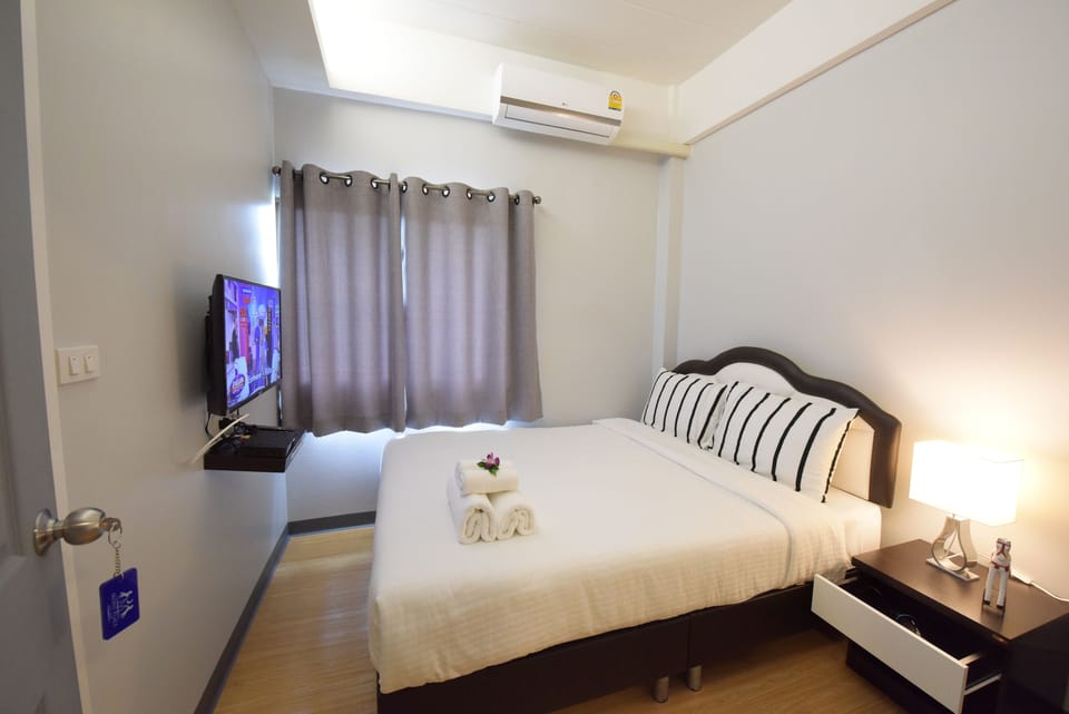 Standard Studio, 1 Bedroom | Desk, free WiFi, bed sheets